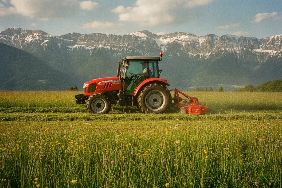 Tractor segando una única vez una pradera de alta montaña
